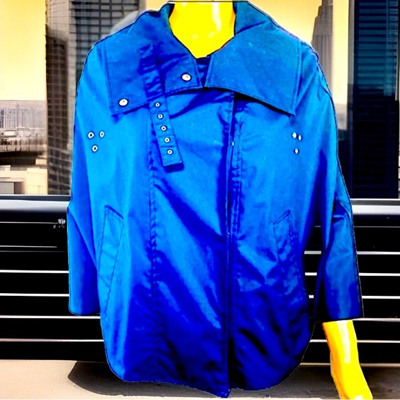 Authentic Burberry NYLE Poncho - Picture 4 of 8